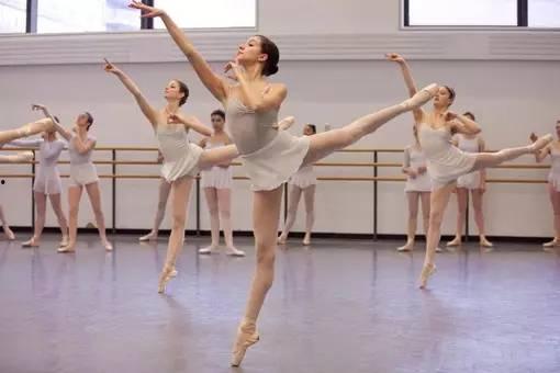 成人跳六一舞蹈视频教程,跟随视频轻松学会成人版欢乐舞蹈