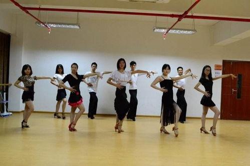 延安成人蹦蹦舞蹈视频,传承红色文化，舞动青春风采