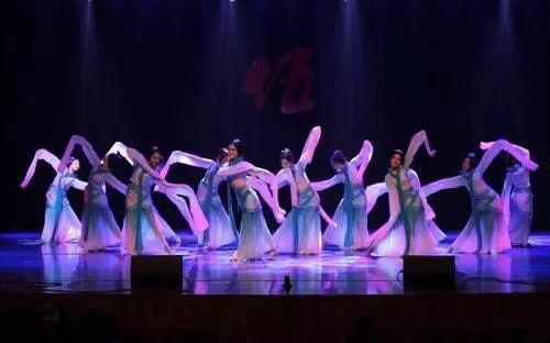 红色舞蹈成人如愿视频,激情燃烧的岁月