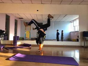 成人地板舞教学视频,轻松入门，舞动魅力人生