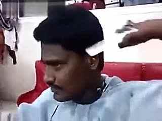 成人自己理发搞笑视频,成人自剪发型大挑战，笑料百出！