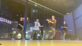 成人学街舞流程视频,成人学街舞全流程揭秘