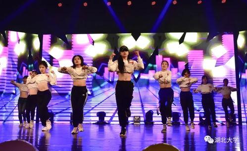 成人元旦晚会演出视频,共庆佳节，欢歌笑语映照青春风采